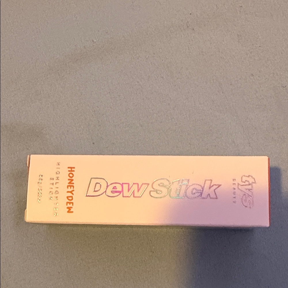 Cream Highlighter stick in  the shade Honeydew